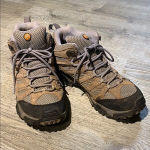 Women’s Hiking Boots